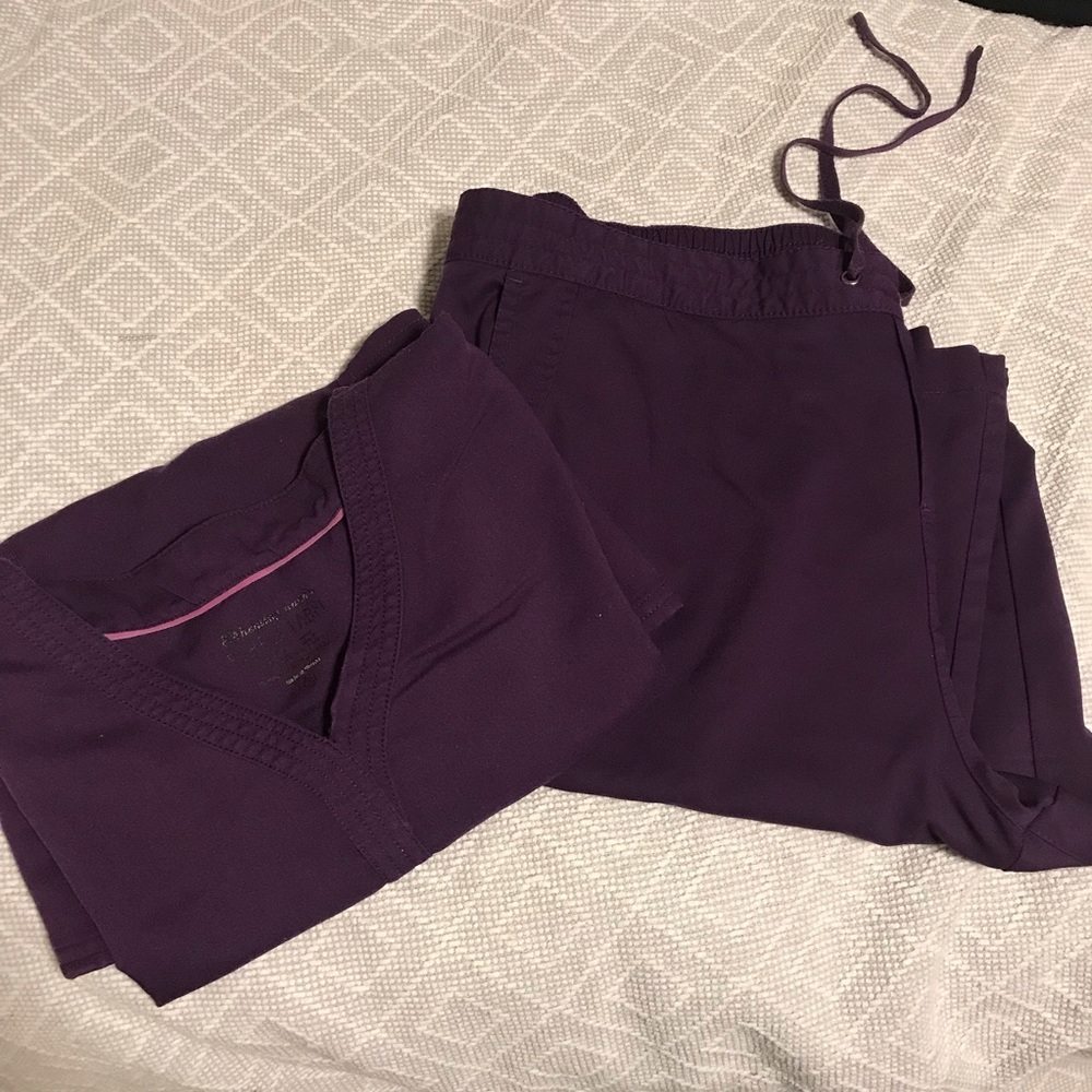Healing Hands Scrub Set in Eggplant